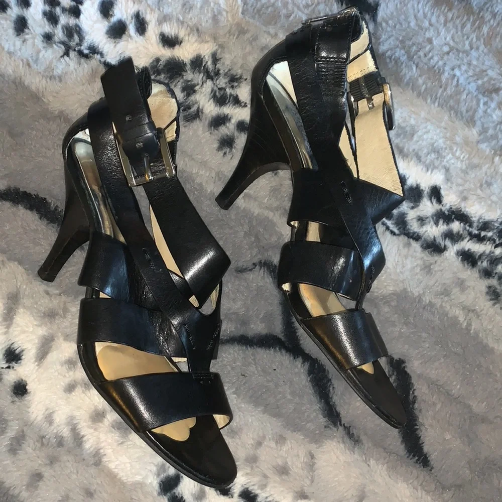 MICHAEL KORS Black Leather Heels — 7